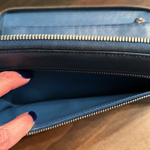 Prada Organizer - Saffiano Leather Round Zipper Long Wallet - Picture 8 of 14